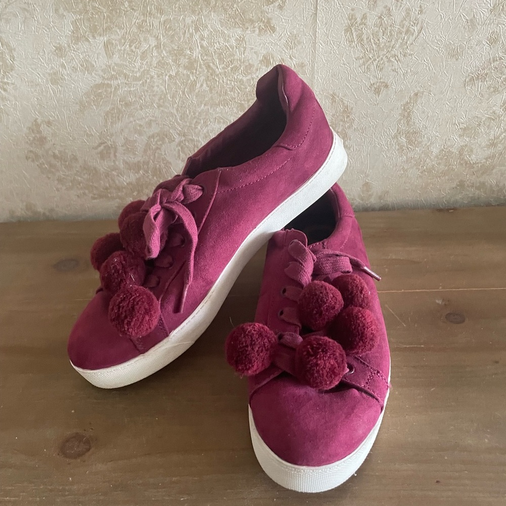 Circus by Sam Edelman pom pom snickers